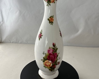 Classic and Beautiful Royal Albert Old Country Roses Vase, England