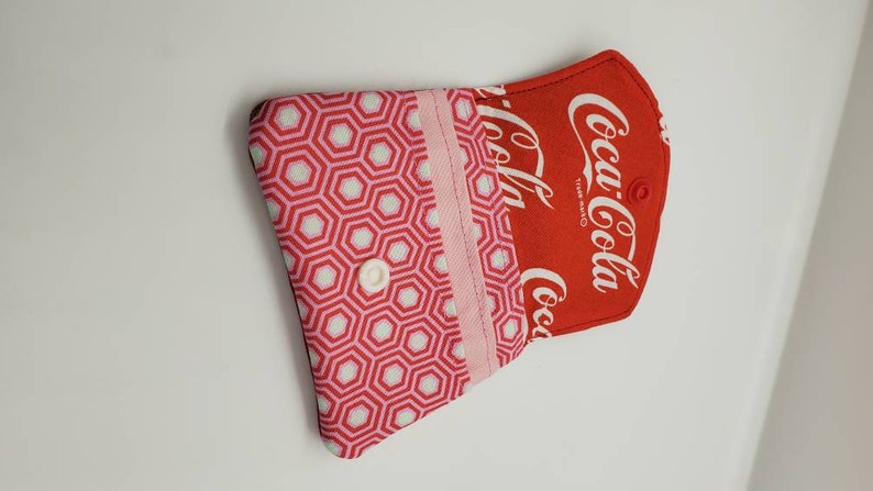 Coca-Cola Messenger Bag/crossbody purse 100% handmade with vintage and out of print licensed Coke fabric & Tula Pink snap closure, cotton imagem 5