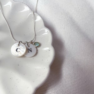 Collier personnalisé • collier lettre • collier initiale • collier prénom • cadeau naissance • cadeau noël maman • cadeau noël mamie •