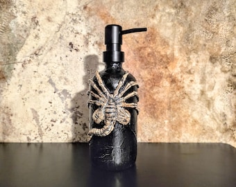 Facehugger 16oz Soap Dispenser