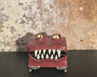 Mini Monster Box #925, Mini Deep Red Mimic Chest, Creature Box