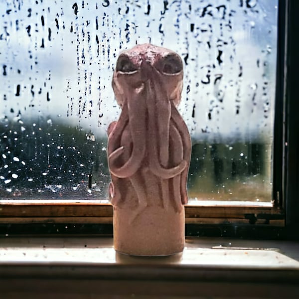 Cthulhu Peg Doll #30, Distressed Red Cthulhu Idol