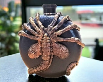 5oz Facehugger Flask - Alien Movie