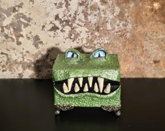 Mini Monster Box #940, Mini Metallic Lime Green Mimic Chest, Creature Box