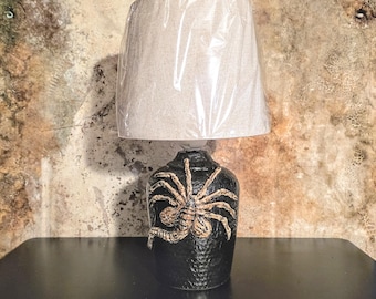 Facehugger Table Lamp