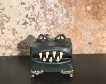 Mini Monster Box #944, Mini Evergreen Mimic Chest, Creature Box