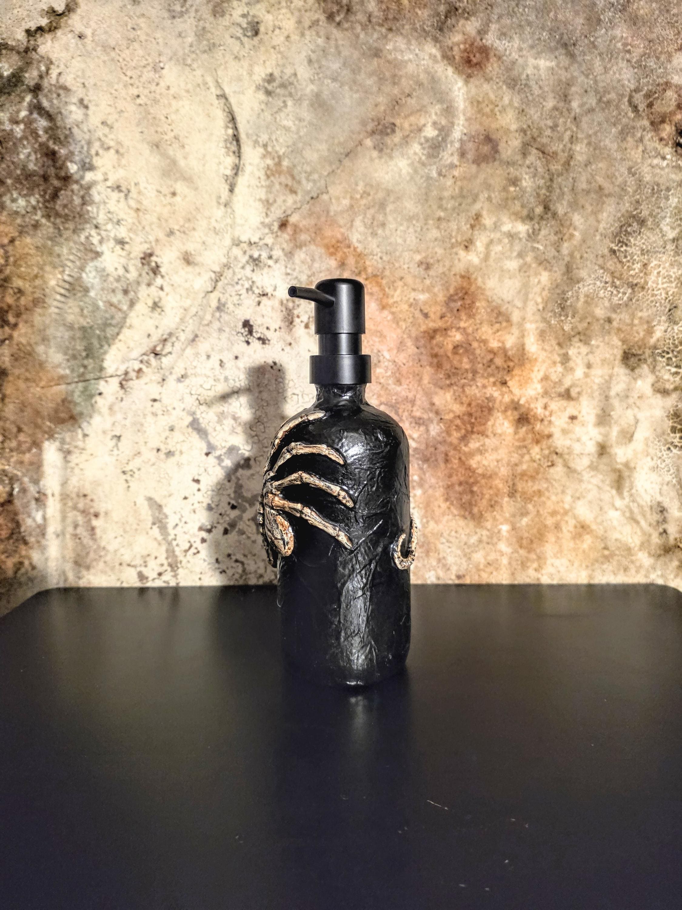 フィストエイリアン　ウォッシュ　ティンプー Facehugger 16oz Soap Dispenser - Etsy