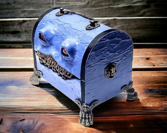 Monster Chest #385, Blue Monster Chest with handle