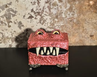 Mini Monster Box #941, Mini Metallic Rose Mimic Chest, Creature Box