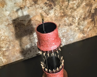 Quemador de incienso Monster - Porta incienso rojo metálico