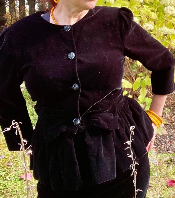 Cute Black Velvet Suit with big Bow vintage 1980's - image 8