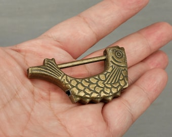 Brass Buddhist Tibet Collectible Décor Locks Old Green Fish Puzzle Padlock BL 03