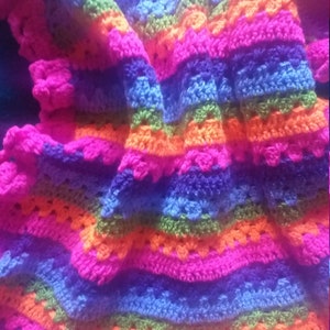 Cobertor Cosie feito crochê à mão para bebê multicolorido