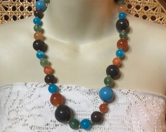 vintage designer signé claires multicolore perles en plastique acrylique collier perlé.