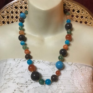 Vintage Designer signiert claires multi farbige Acrylplastikperlen perlen Halskette.