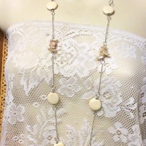 Vintage 1960&#39;s mop mother of pearl chips wood disc beach wedding necklace