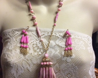Vintage 1950's Hong Kong marbled pink acrylic chandelier necklace earrings set.