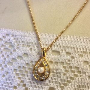 Vintage teardrop shaped rhinestone pearl pendant necklace .