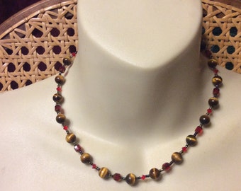Mary Millsaps vintage tigers eye beads necklace.