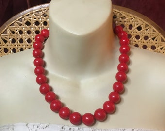 Vintage round red acrylic beads collar necklace. 1960s