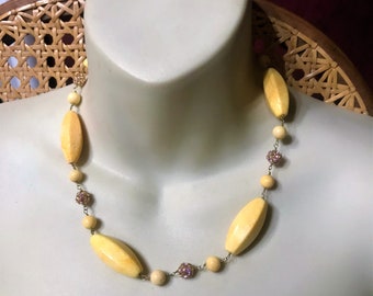 Perles en ivoire végétal jaune vintage de la chaîne strass collier de perles