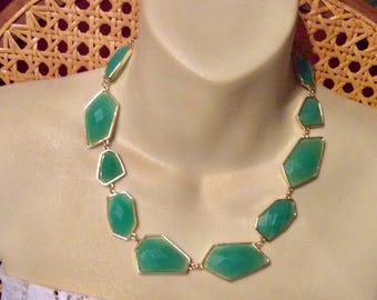 Faceted green geometric shaped cabochons necklace.