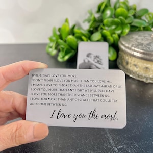 Inserto de billetera "Te amo más" para él, regalo personalizado para novio, regalo con foto personalizado para esposo, tarjeta de billetera desplegable de metal, hecho a mano