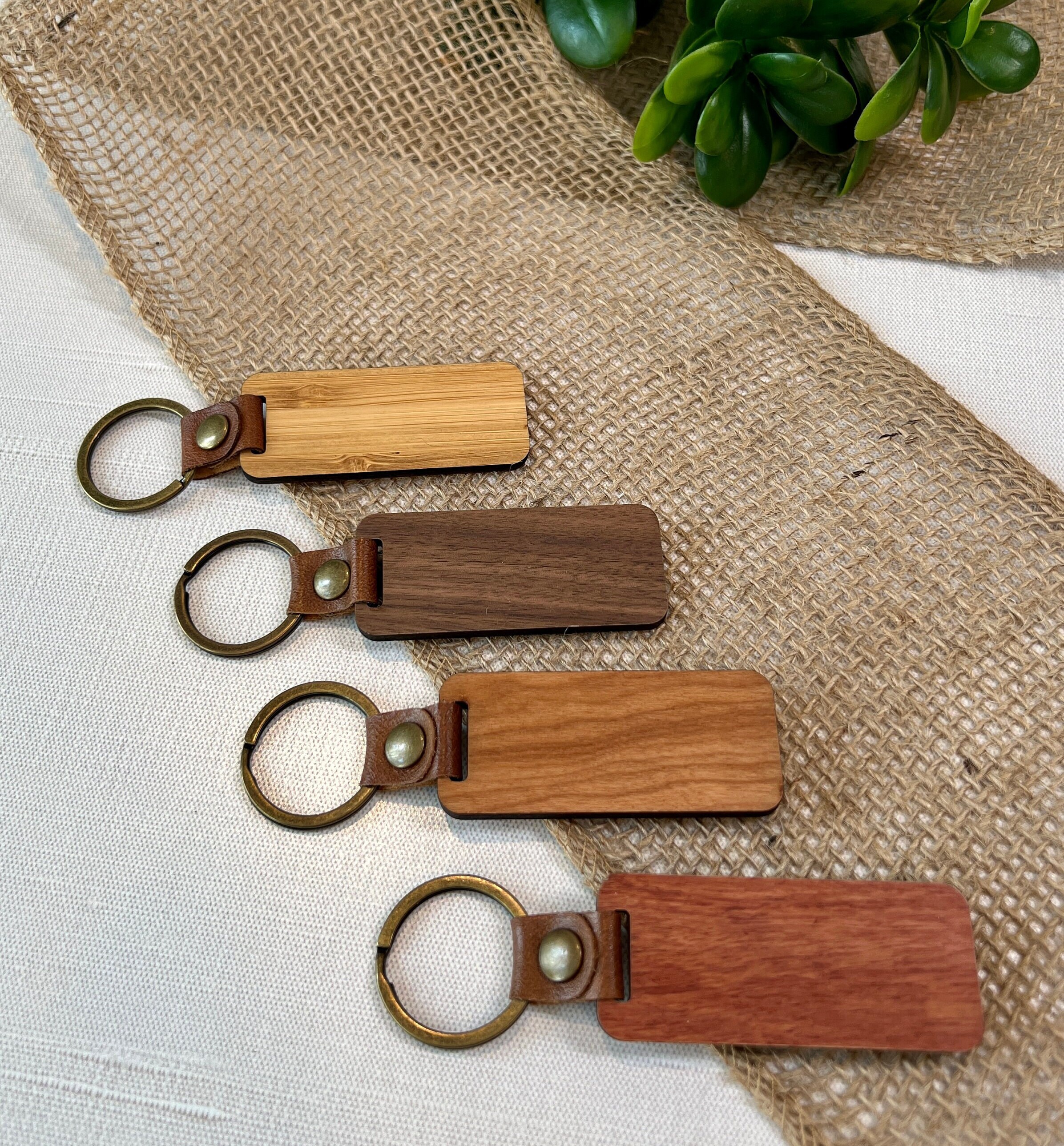 100Pieces Wooden Keychain Blanks Round Wood Engraving Blanks