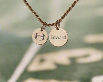 Collar de fútbol personalizado: acero inoxidable chapado en oro de 18 quilates, dije grabado