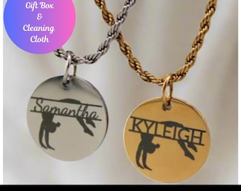Collar personalizado de gimnasta dando volteretas