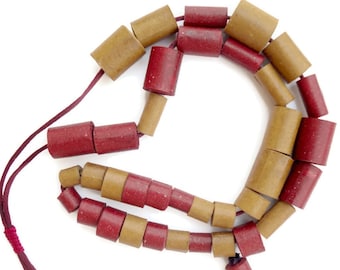 Gioielli naturali-collana eco con perle di carta riciclata-collana semplice regolabile beige e rossa-gioielli riciclo-idee regalo donne