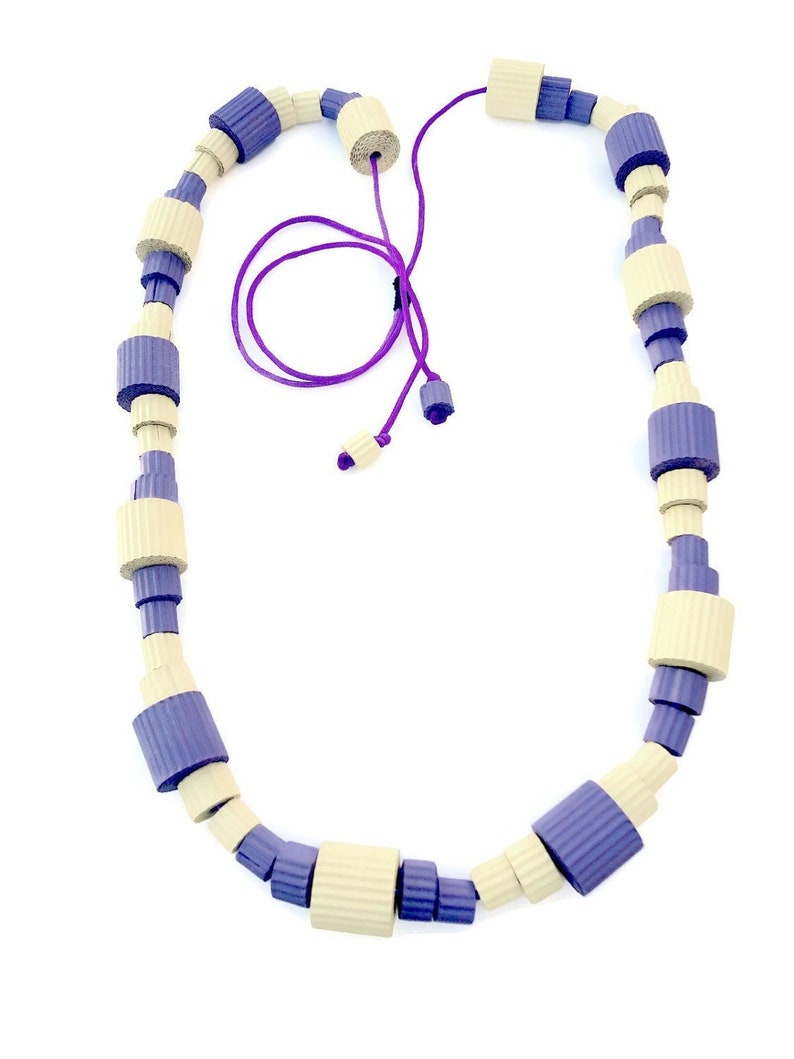 Original jewelry-Colorful statement necklace with chunky beads of corrugated paper lilac and ivory-bold adjustable necklace-abstract jewelry zdjęcie 1