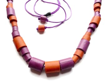Gioielli ecologici-Gioielli colorati-collana naturale con perle di carta riciclo viola e arancione-collana moderna e divertente regolabile