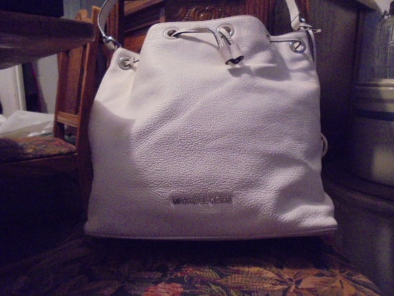 michael kors white bucket bag
