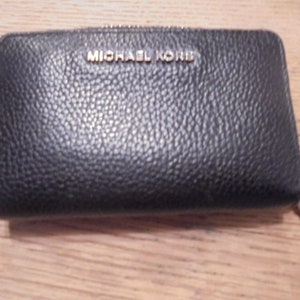 Cartera con tarjetero Jet Set con cremallera en el contorno de piel de guijarro negra de Michael Kors