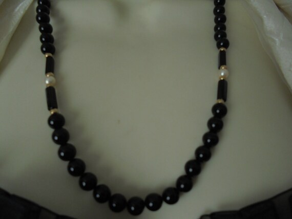 14 KT  Onyx / Pearl  Beaded Necklace  23 in. - image 3