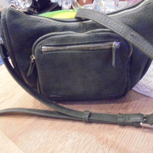 Bolso bandolera vegano verde de Urban Expressions