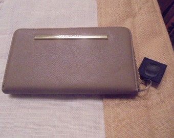 Steve Madden  Beige Vinyl Wallet
