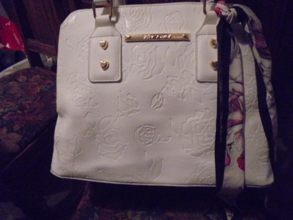 Betsy Johnson Roses embossed  White  leather Hand… - image 10