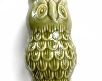 1970年代のヴィンテージ陶器製フクロウの置物 – オリーブグリーン