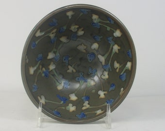 Keramik Müslischale in dunkelgrün mit blauen und weißen Blumen