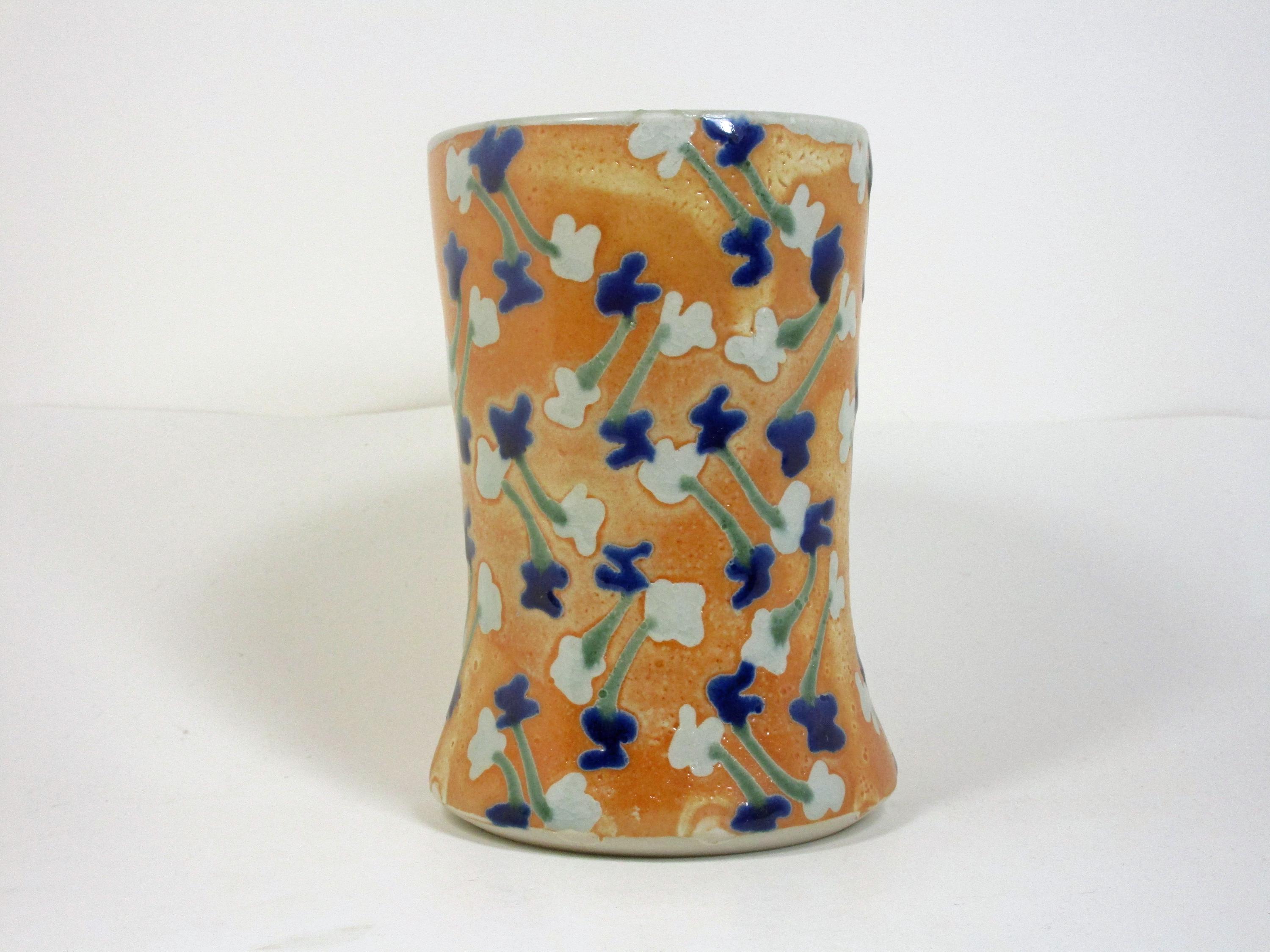 青と水色の花が描かれた志野の花瓶、食器入れ - Etsy 日本