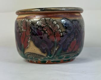 Mantequera francesa Shino con flores rojas y moradas