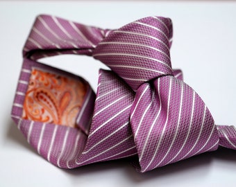 Skinny Tie in Fuchsia and White Stripes