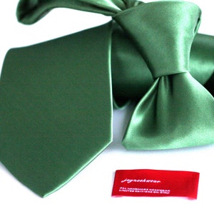 Silk Tie 3 inch Clover Green image 3