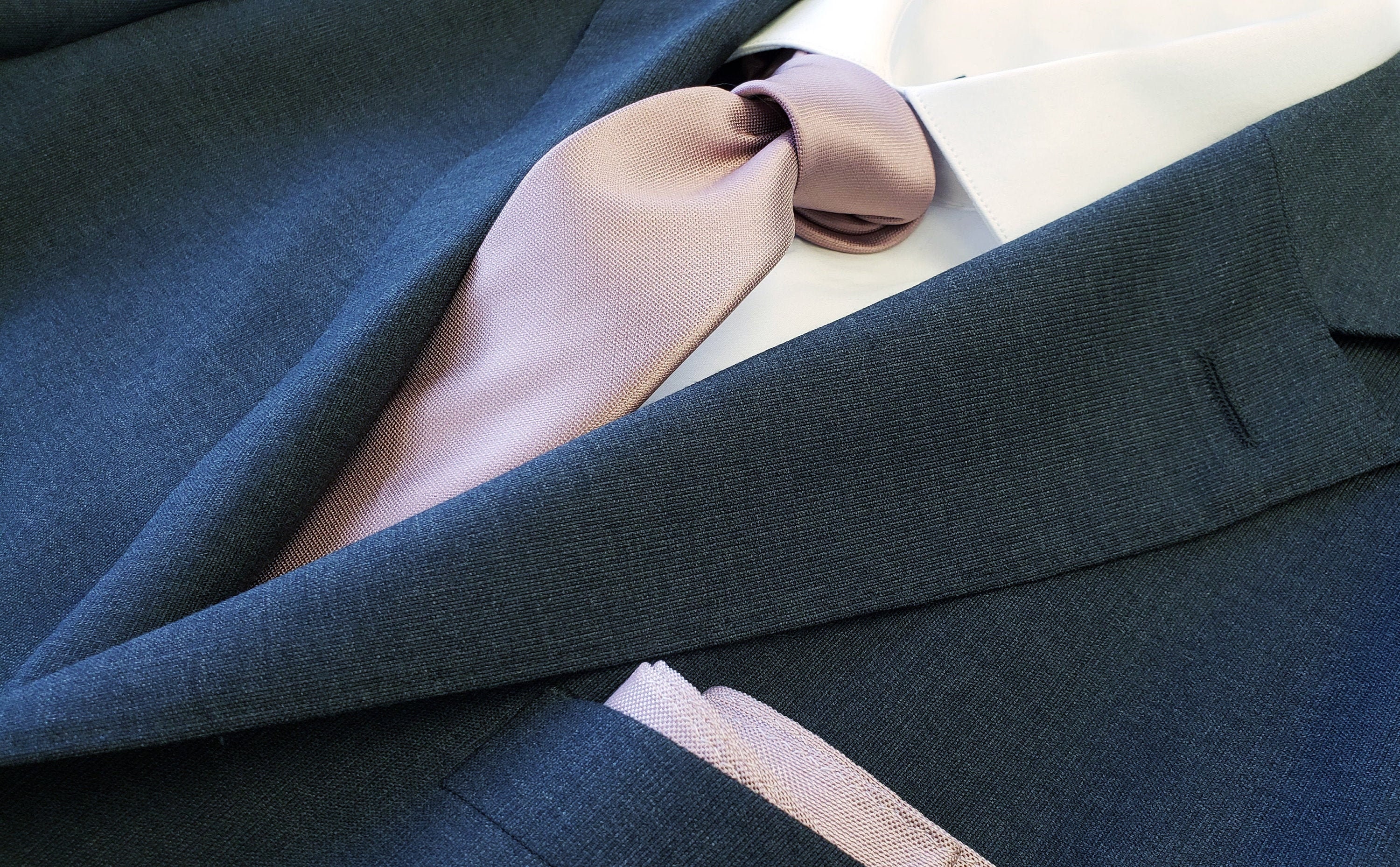 QUARTZ Dusty Rose Pink Tie in Solid Woven Tonal