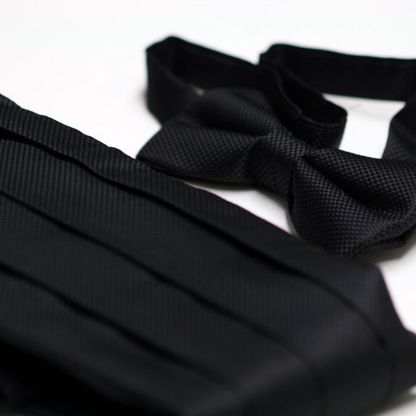 Cummerbund and Bow Tie Set in Textured Black