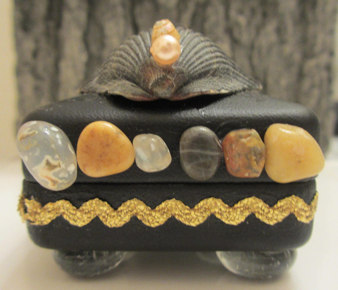 Pearl, a Clamshell Jewelry Box Etsy