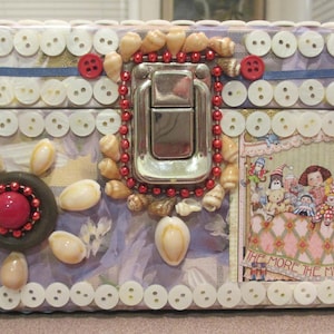 Dorothy, a large box with mirror