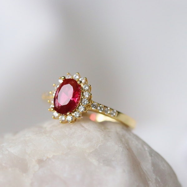 Bague rubis en argent sterling 925, bague de pierre de naissance de juillet grenat rouge, bande de rubis ovale en cristal pavé CZ, bague princesse Diana vintage, cadeau pour elle